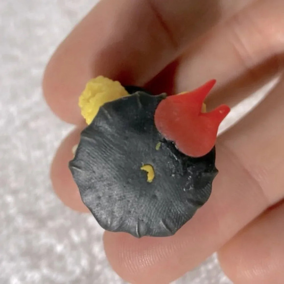 Vintage Handmade 3D Witch Clay Art Pin Brooch - Picture 6 of 10